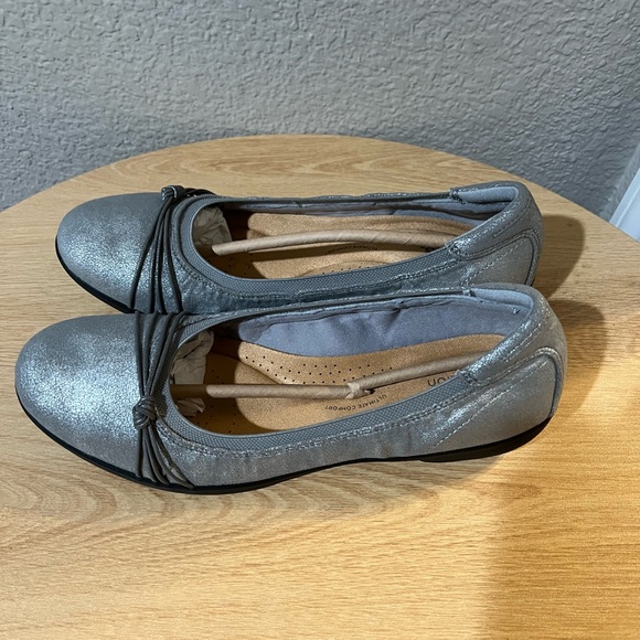 Clark’s Metallic Silver Flats Shoes Size 11 ~Brand New~ - Picture 2 of 4